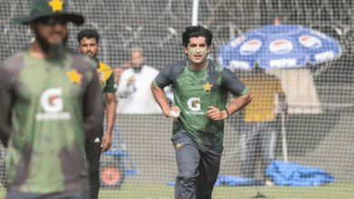 ملتان میں نیشنل چیمپئنز کپ سے قبل میڈیا سے گفتگو کرتے ہوئے پاکستانی فاسٹ بولر نسیم شاہ